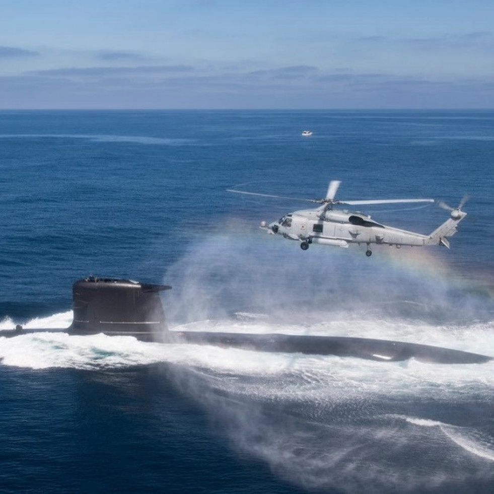 Submarino Carrera realiza ejercicio Hoixtex con helicóptero MH 60R del Escuadrón HSM 35 Magicians Firma Mass Communication Specialist 2nd Class Aron Montano US Navy