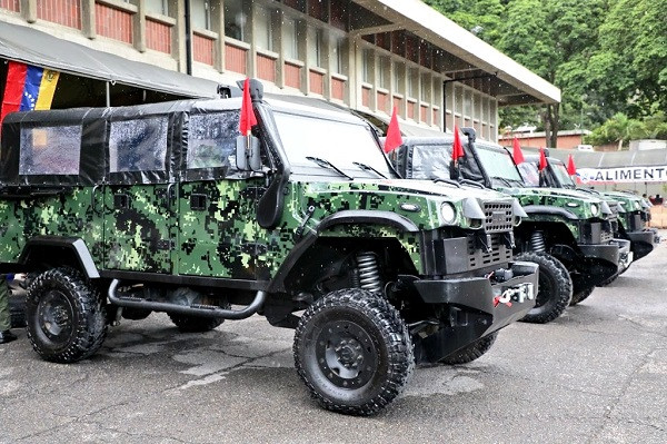 el ejército de venezuela entrega blindados y vehículos a sus unidades