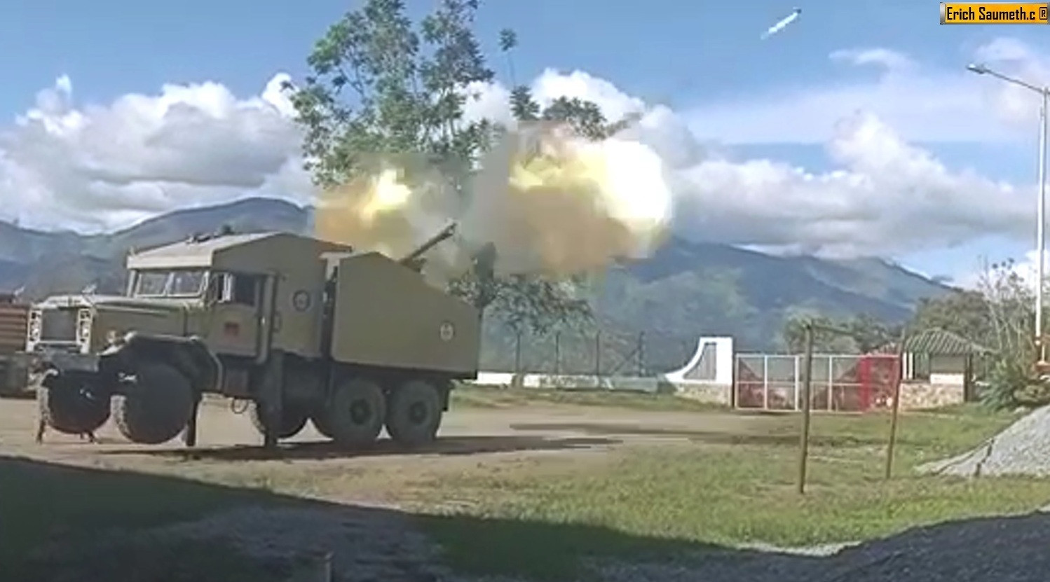 Colombia despliega su sistema de artillería Joya en acción de fuego real