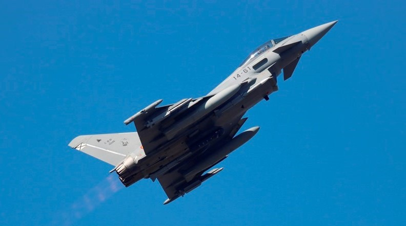 ​La OTAN muestra un caza Eurofighter español en Bulgaria equipado con misiles Meteor