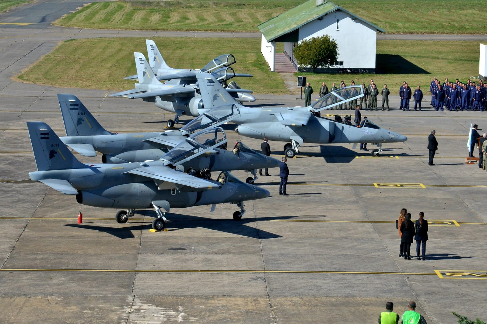 Los aviones Pampa de Argentina retornan a la VI Brigada Aérea tras los  trabajos en su pista