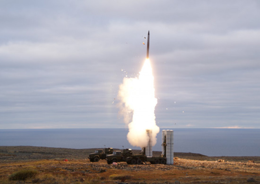 Disparo de un misil desde un sistema antiaéreo S-400. Foto: Almaz Antey