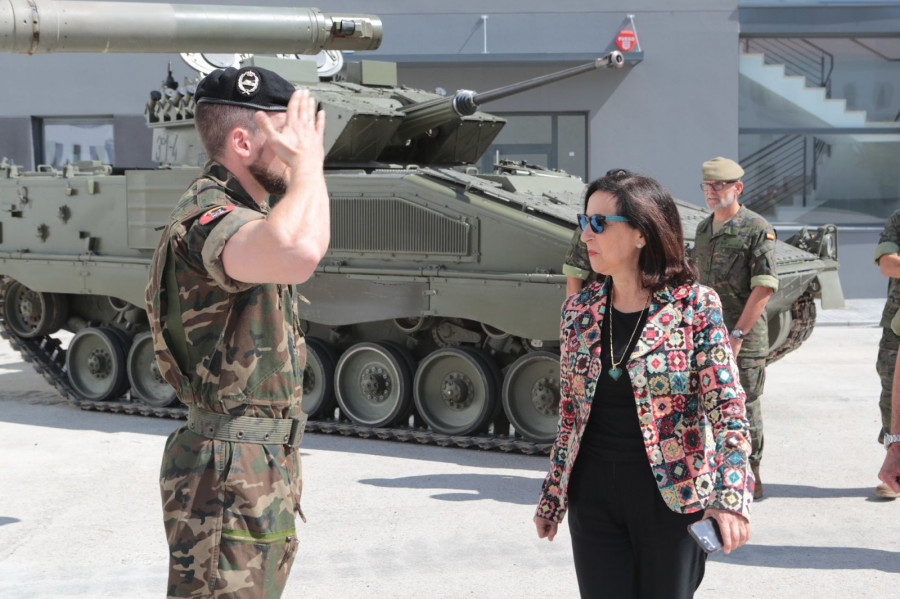 Robles durante la visita a la base militar de El Goloso Foto: Flickr Ministerio de Defensa