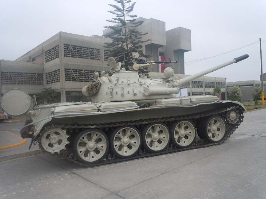 Tanque T-55 del Ejército peruano en Sitdef 2017, adquirido a comienzos de la década de 1970. Foto: Carlos E. Hernández  Infodefensa.