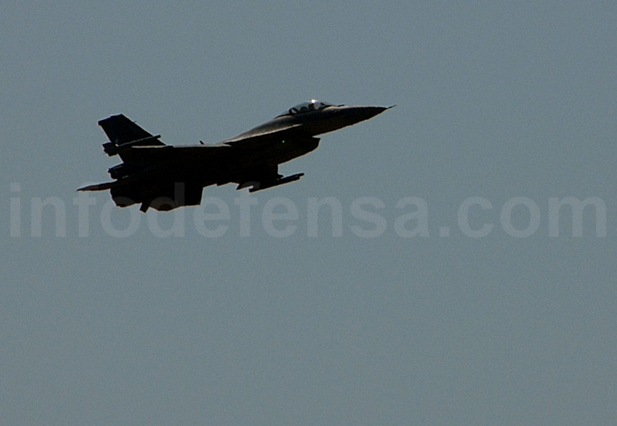 Avión de combate F-16. Foto: Ginés Soriano Forte  Infodefensa.com