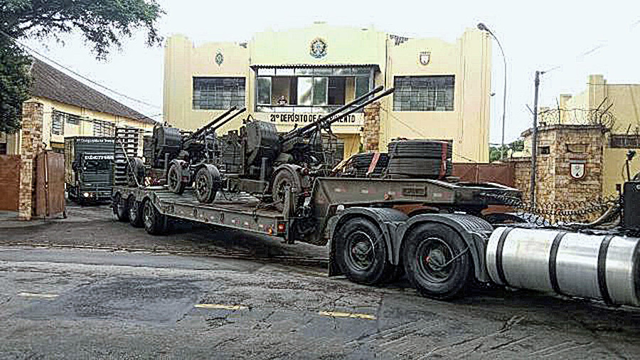 Transporte especializado de armamento Classe V por via rodoviária.