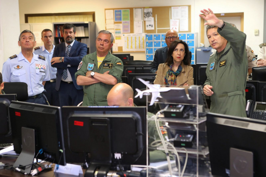Robles durante su visita al CAOC de la OTAN en Torrejón. Foto: Ministerio de Defensa