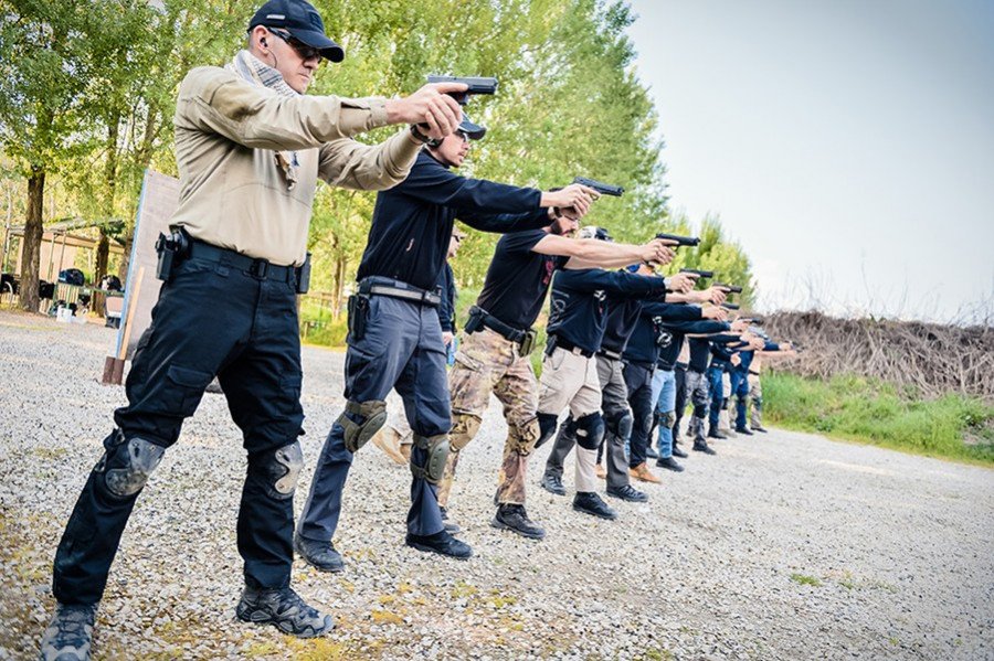 Prácticas de tiro con pistolas Beretta. Foto: Beretta
