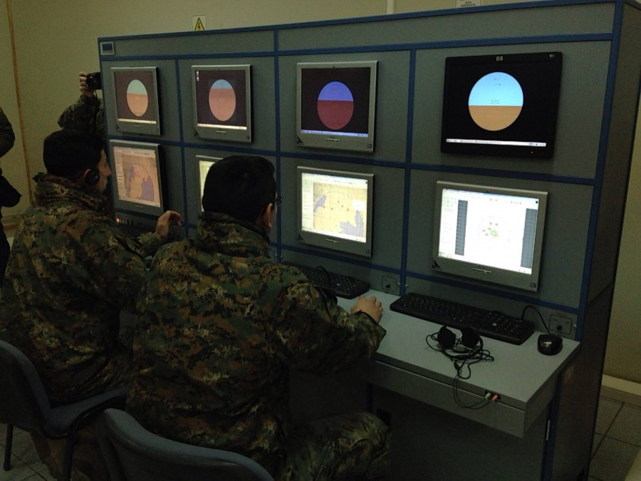 Consola de instructor de sistema de simulación de tiro virtual de Leopard 1V de la Brigada Acorazada Chorrillos. Foto: Ministerio de Defensa