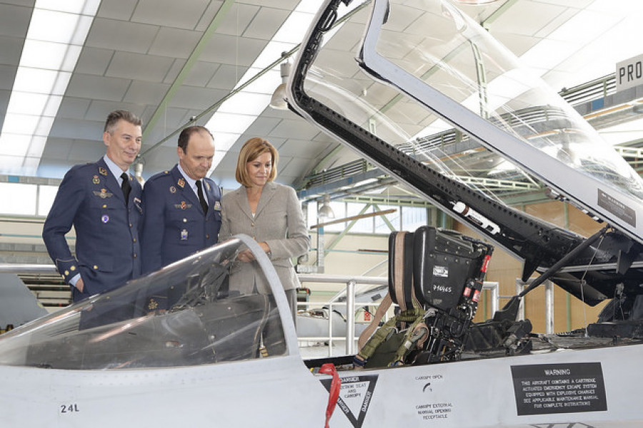 Visita de Cospedal a las instalaciones del Ejército del Aire. Foto: Ministerio de Defensa