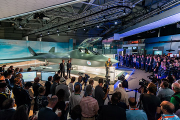 Presentación del mockup del caza de sexta generación BAE Tempest en FIA 2018. Foto: BAE Systems.