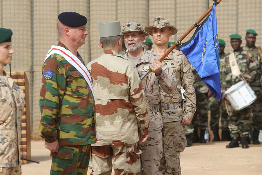 El general Millán recibe el mando de la misión EUTM Mali. Foto: Ministerio de Defensa