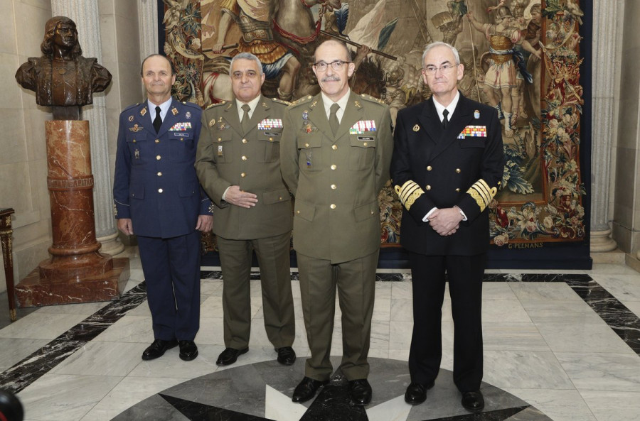 Los jefes de los tres Ejércitos y el Jemad. Foto: Ministerio de Defensa