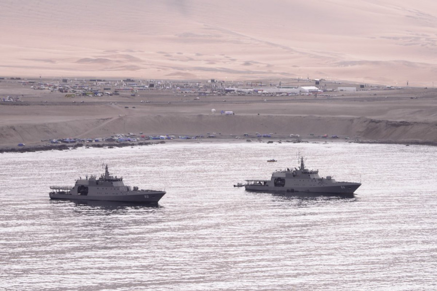 Los OPV-82 Comandante Toro y OPV-84 Cabo Odger en playa Lobito, Iquique. Foto: Armada de Chile