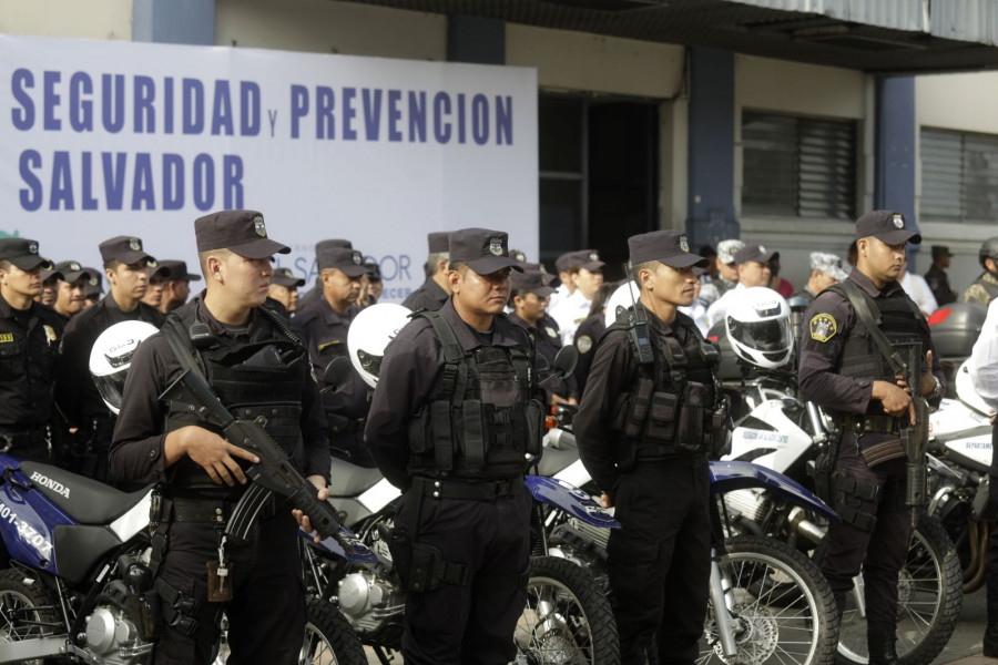 La Policía Nacional Civil requiere de más recursos para ampliar sus operaciones. Foto: Presidencia de El Salvador.