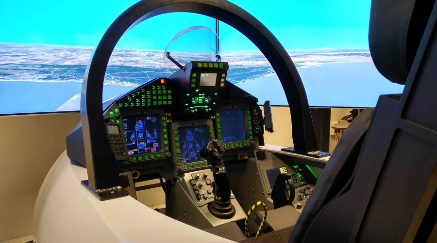 Simulador del caza de combate Eurofighter. Foto: Indra