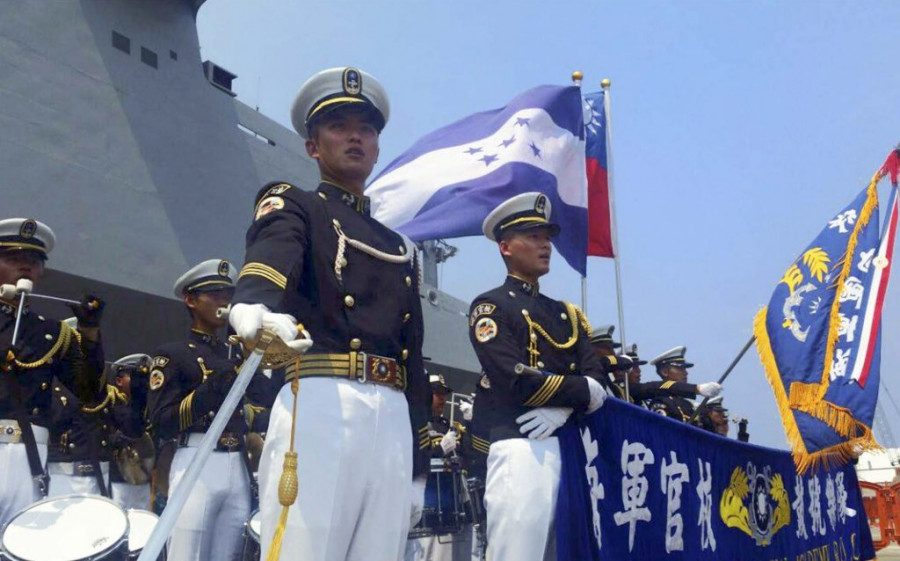 Cadetes de la Armada de Taiwán a su arribo a Puerto Cortés. Foto: Secretaría de Defensa de Honduras.