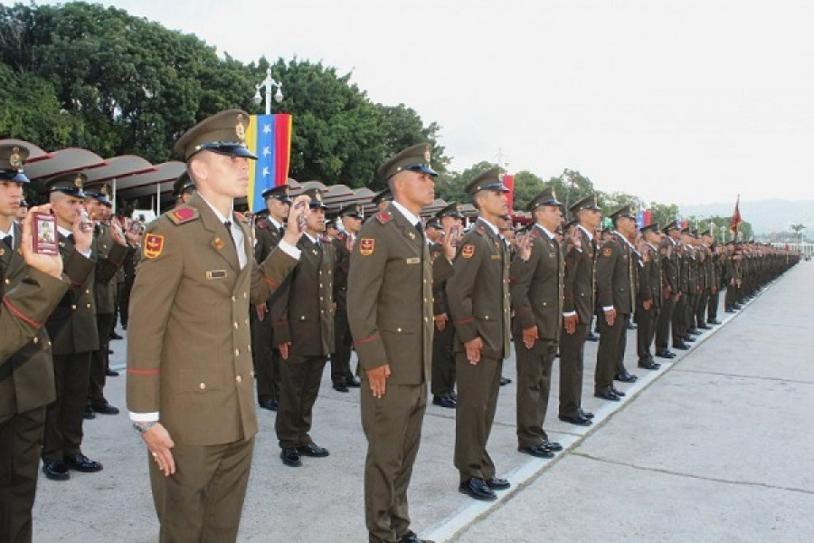 Los nuevos guardias nacionales prestando juramento. Foto: Ministerio del Poder Popular para la Defensa.