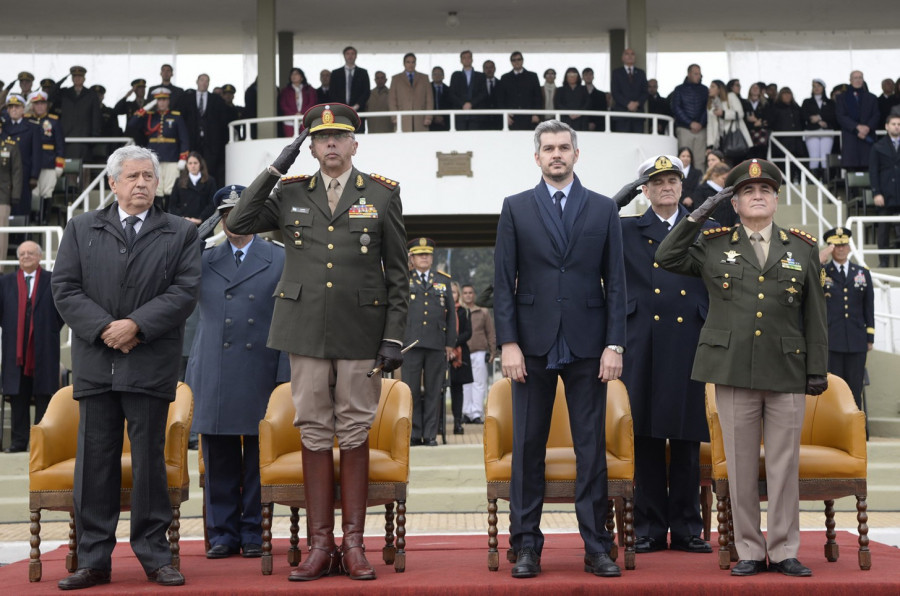 Diego Suñer en un acto junto al jefe de Gabinete, Marcos Peña. Foto: Ministerio de Defensa