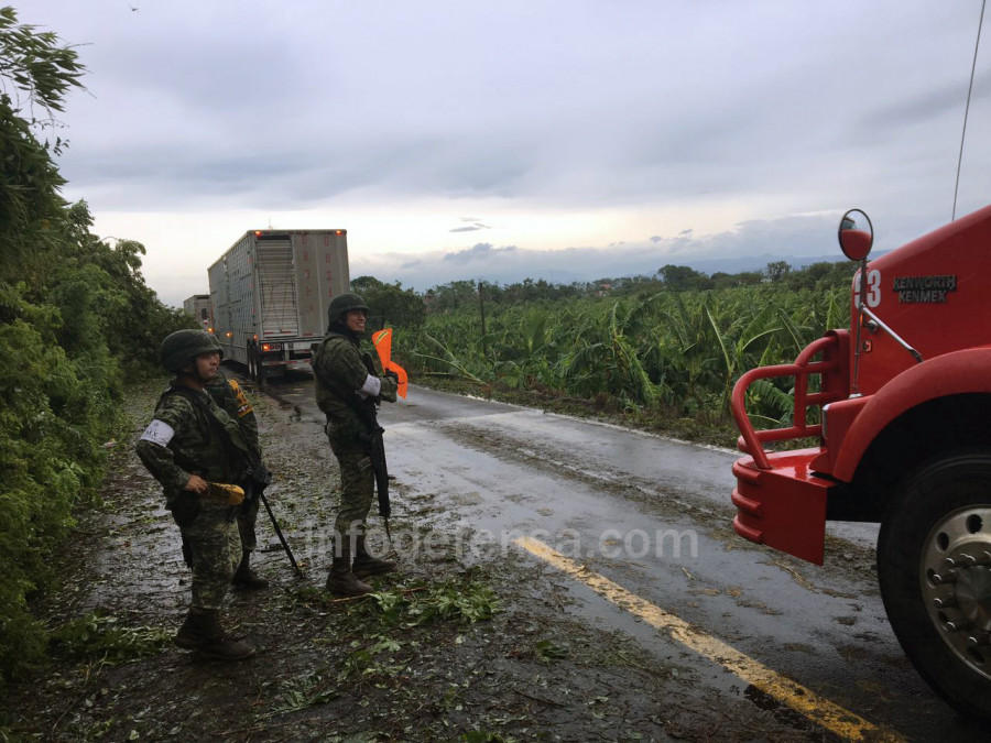 Ingenieros militares reabren la autopista 180 en Veracruz. Foto Secretaría de la Defensa Nacional.
