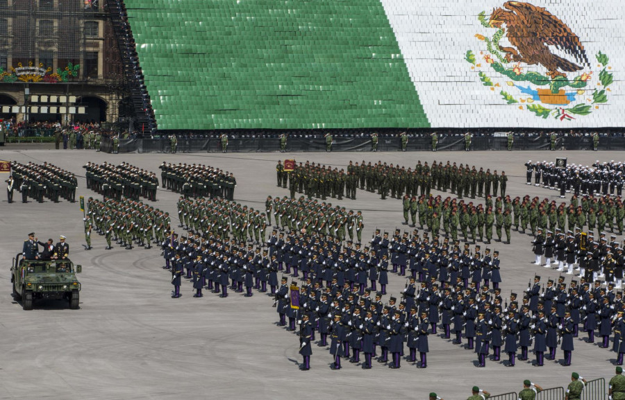 México aún tiene mucho camino que recorrer en la profesionaliza de sus Fuerzas Armadas. Foto, Presidencia.