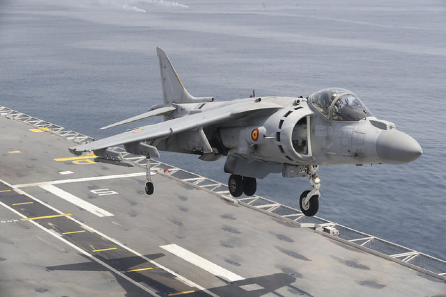 Un Harrier despega del LHD Juan Carlos I. Foto: Ministerio de Defensa
