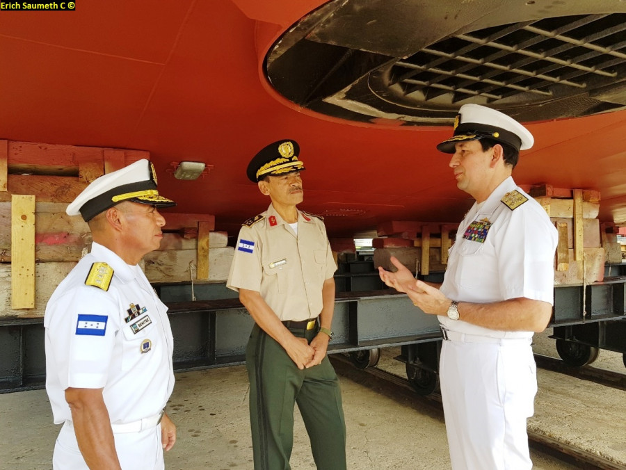 El almirante carreño, durante la entrega del Balc-H a Honduras