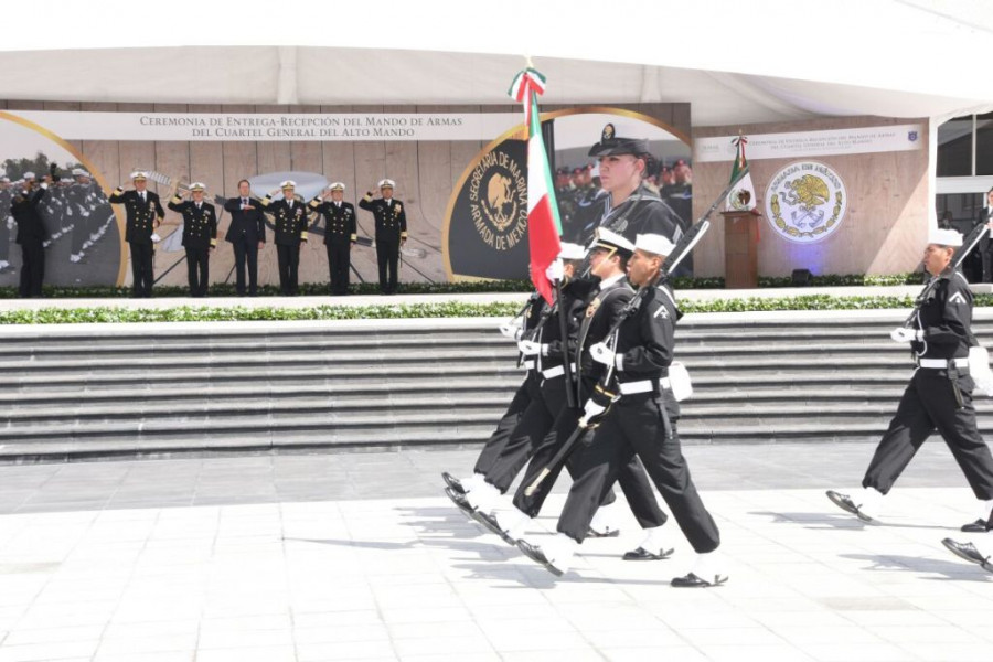 Columna de Honores, desfilando ante el presídium. Foto: Semar.
