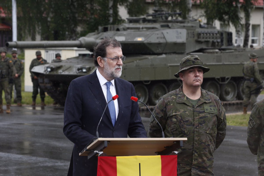 Rajoy se dirige al contingente español en Letonia. Foto: La Moncloa
