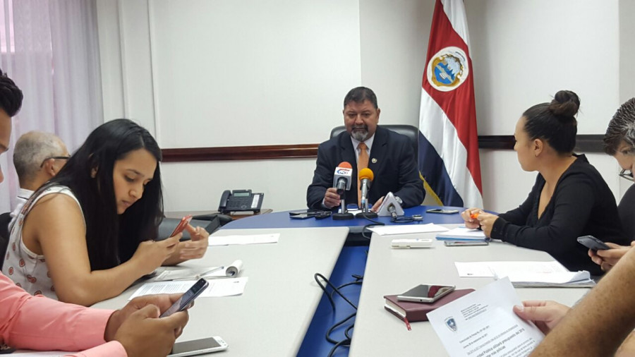 El ministro de Seguridad de Costa Rica, Gustavo Mata, ofreció detalles sobre el presupuesto de 2018. Foto: M. de Seguridad de Costa Rica.