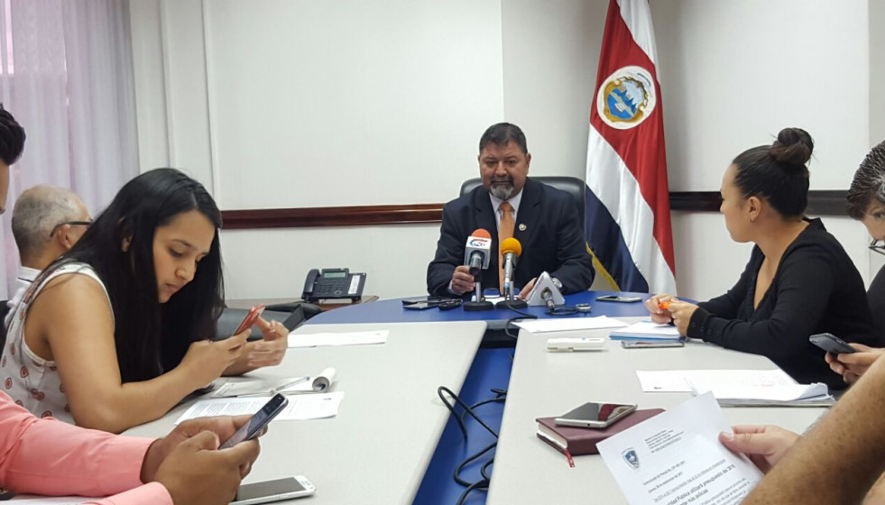 El ministro de Seguridad de Costa Rica, Gustavo Mata, ofreció detalles sobre el presupuesto de 2018. Foto: M. de Seguridad de Costa Rica.