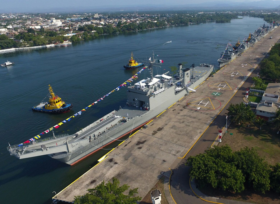 Buque logístico de la Armada de México. Foto SEMAR