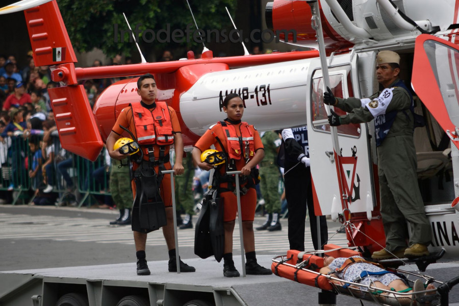 Helicópteros SAR MD Explorer y su equipo de rescate. Foto: Leonardo Atilano.