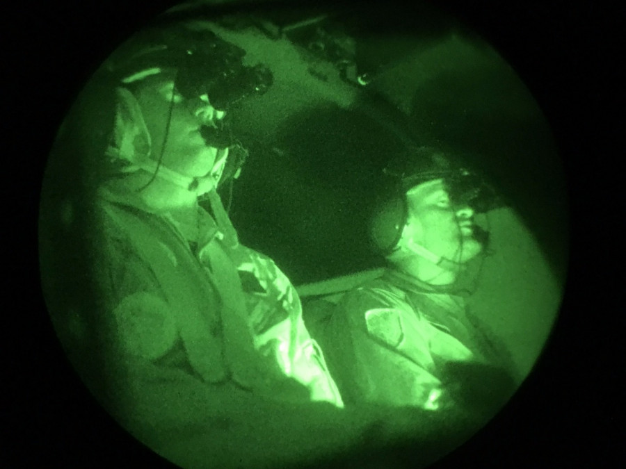 Pilotos de un Pantera K2 modernizados equipados con gafas de visión nocturna. Imágenes: Roberto Caiafa