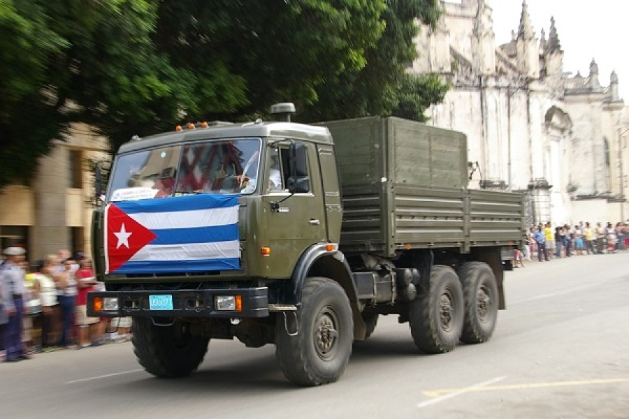 Camión Howo del Ejército cubano, de fabricación china, transitando por La Habana. Foto: Fuerzas Armadas Revolucionarias de Cuba.