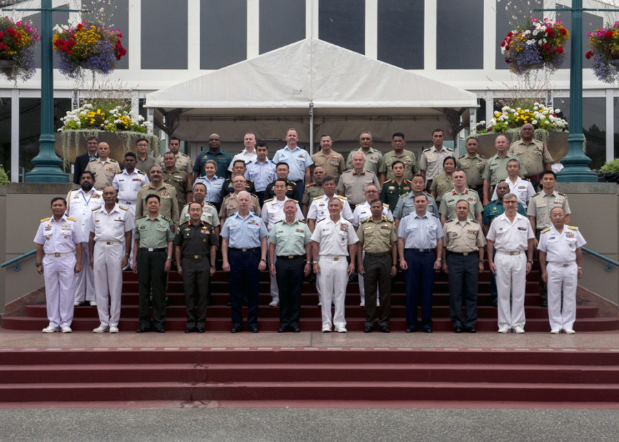 27 líderes militares del Asia-Pacífico analizaron amenazas a la seguridad de la región. Foto: United States Navy