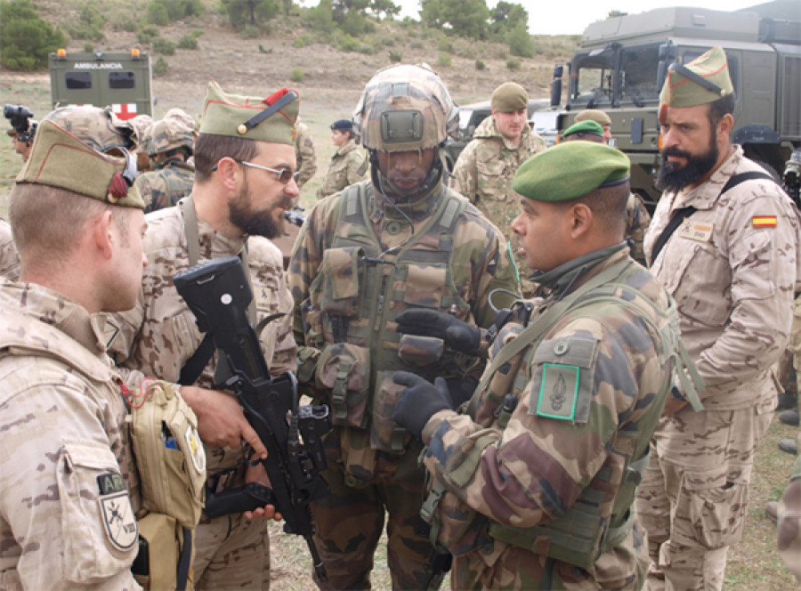 Militares españoles y franceses en un entrenamiento en Chinchilla. Foto: Ejército