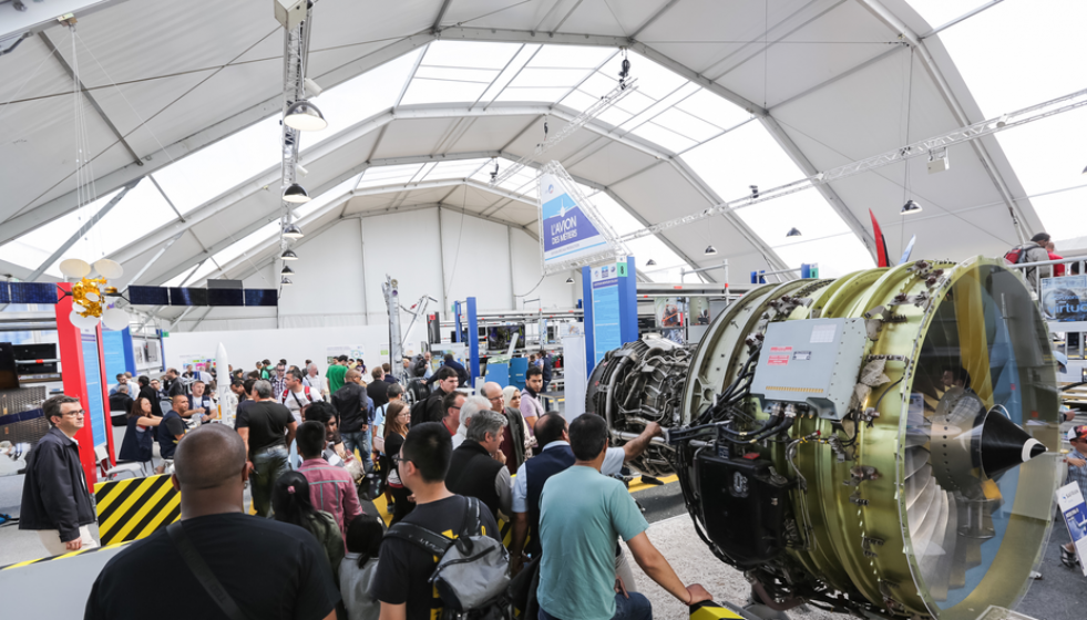 Asistentes a la exposición de Le Bourget. Foto: Paris Air Show