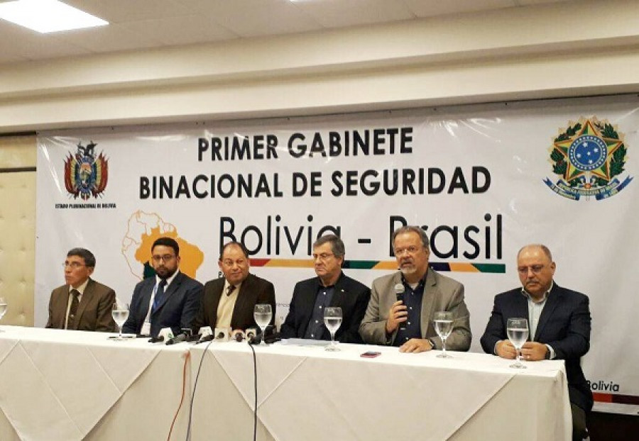 Ministros bolivianos y brasileros reunidos en Santa Cruz. Foto: Agencia Boliviana de Información.