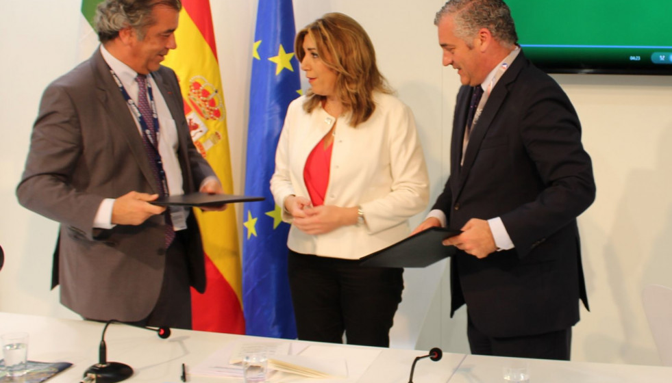 Firma del acuerdo. Foto: Infodefensa.com