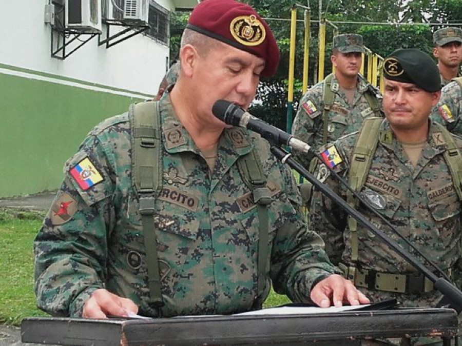 Castro, en una visita a las unidades de la Brigada de Selva. Foto: Ejército Ecuatoriano