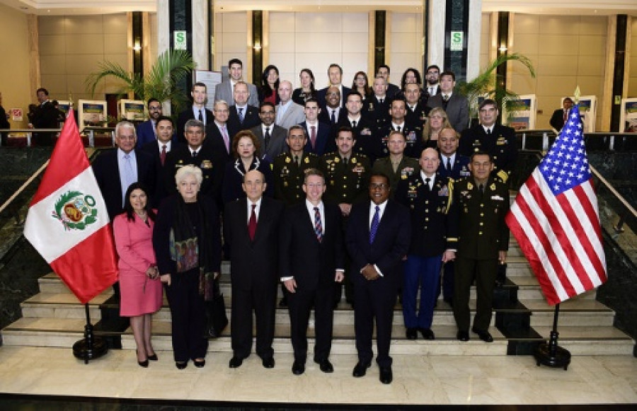 Delegaciones de EEUU y Perú que participaron de la segunda reunión de diálogo político-militar. Foto: Ministerio de RREE del Perú