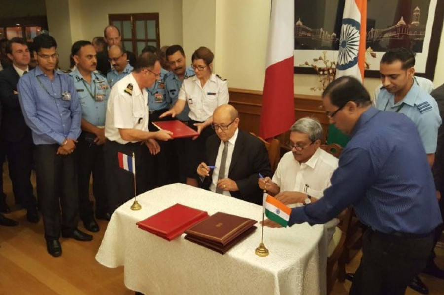 160925 firma india francia ministros defensa rafale dassault aviation