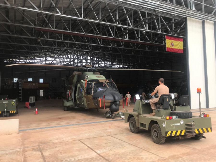 Helicóptero NH90 en el aeropuerto de Bamako. Foto: Emad