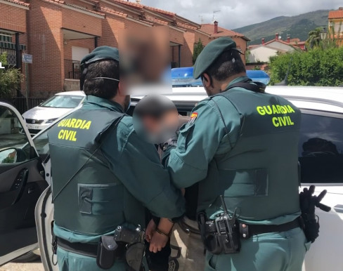 Agentes de la Guardia Civil durante una detención. Foto: Guardia Civil