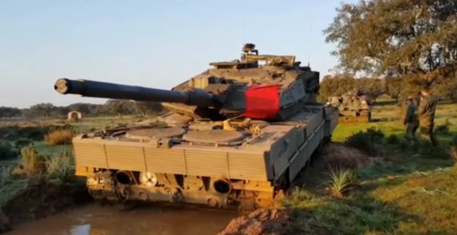 Maniobra de recuperación de un carro Leopardo 2E. Foto: Ejército de Tierra