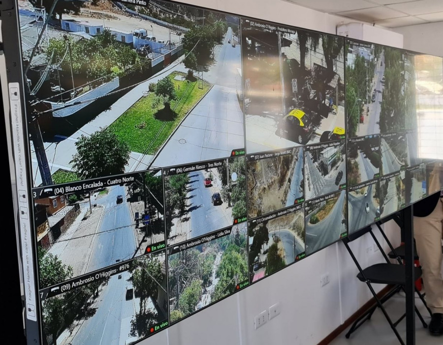 La nueva central de monitoreo del sistema de cámaras de televigilancia. Foto: Municipalidad de Curacaví