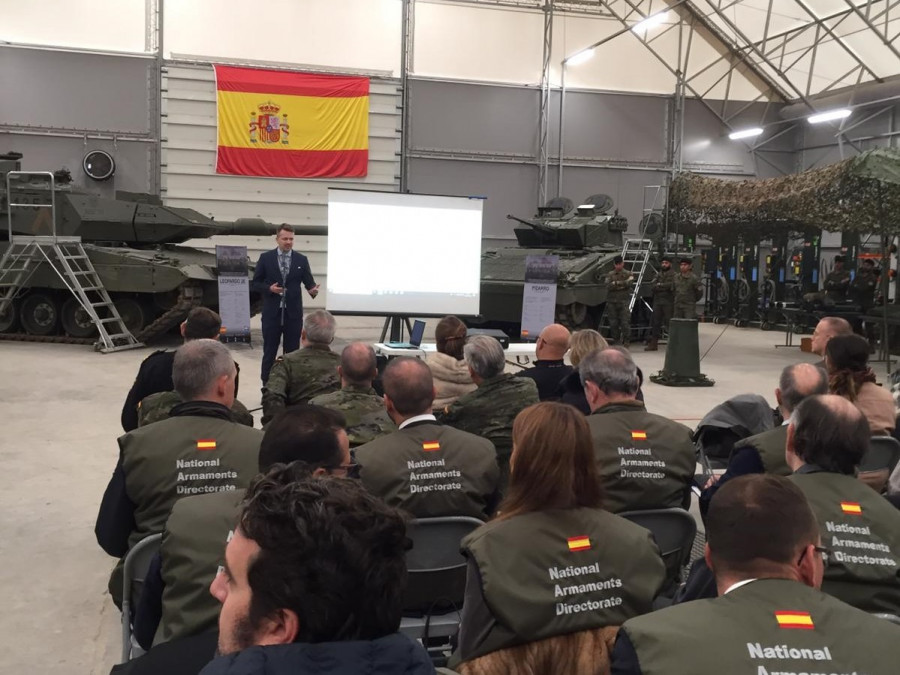 Varios efectivos del IRIA durante la visita. Foto: Ejército del Aire