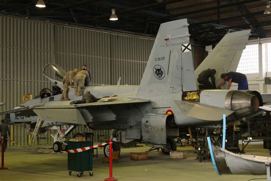 Mantenimiento de F-18 en la Maestranza de Albacete. Foto: Ejército del Aire