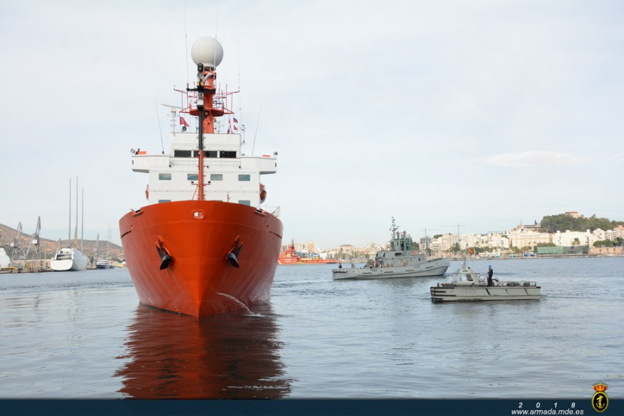 El buque Hespérides a su salida del puerto de Cartagena. Foto: Armada